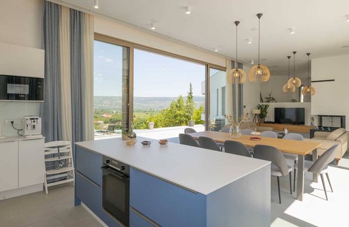 Zmijavci Villa | Modern and luxurious villa with swimming pool