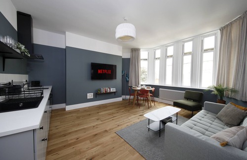 Scarborough Apartment | Modern and Spacious Scarborough Apartment in The Artist's House