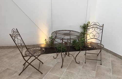 Rhodt unter Rietburg Apartment | Modern apartment in a renovated 18th century historic landmark