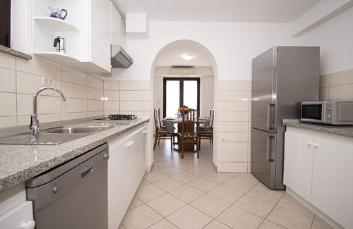 Pjescana Uvala Apartment | Modern apartment near the beach in Istria