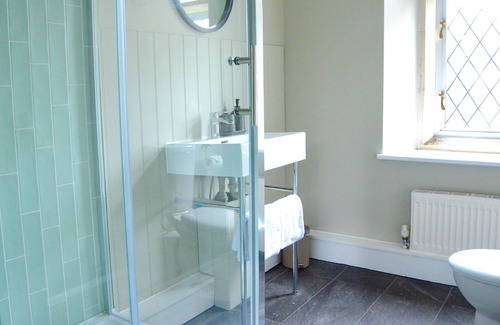 Inchbrook Apartment | Modern Apartment - 2 King size beds, 1 sofa bed