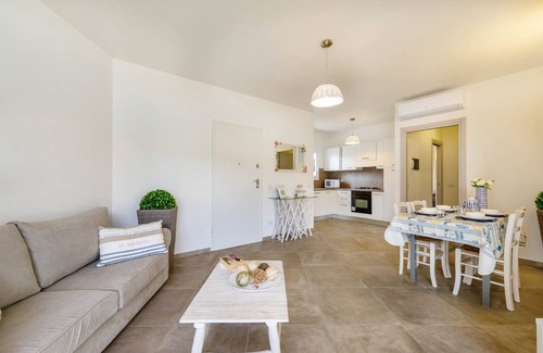 Monte Petrosu Apartment | modern apartment 5 min. from the sea with swimming pool, air conditioning and wi-fi