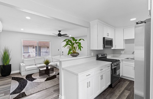 Port Hueneme Apartment | Modern Apartment - 5 mins from the Beach!