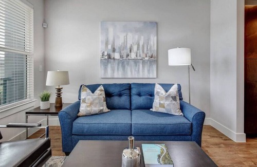 King William Apartment | Modern Apartment Close to Downtown|Wifi|Pool|Gym