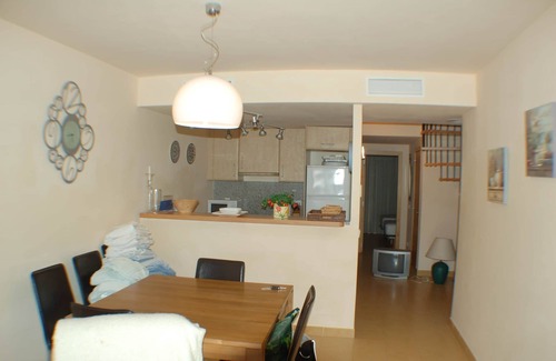 L'Escala Apartment | Modern Apartment - Gardens/Pool/WIFI/AIRCON/PARKING - D302, Apartment Riells Blau D302 in L'Escala -