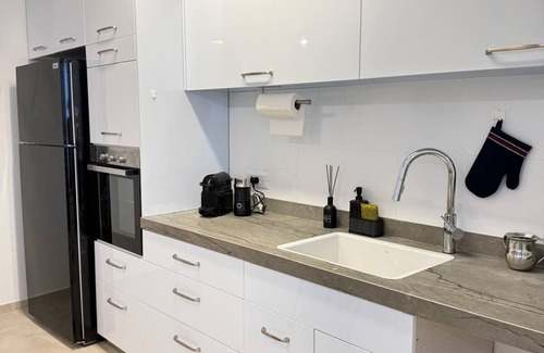 Netanya Apartment | Modern Apartment in Central Netanya – 2 Min Walk to the Beach!