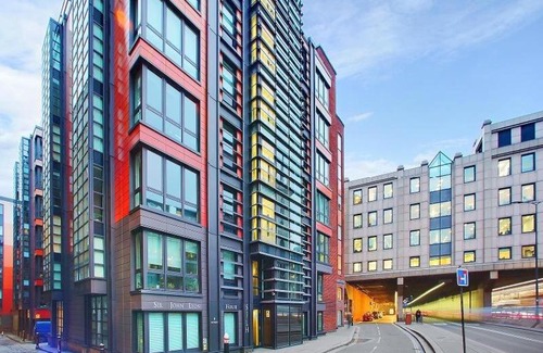 Queenhithe Apartment | Modern Apartment in Central London By River Thames