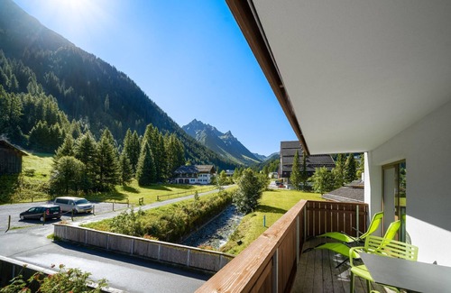 Gargellen Apartment | Modern Apartment in Gargellen with Little Garden