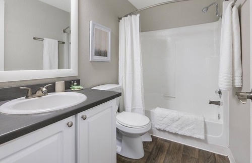 Vancouver Apartment | Modern Apartment in Prime Location (ID1274X054)