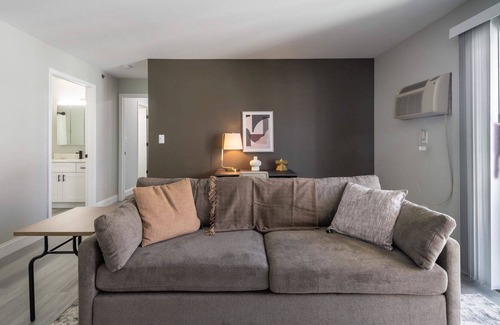 Waukesha Apartment | Modern Apartment in Prime Location (ID9428X15)