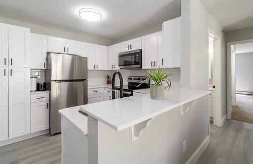 Waukesha Apartment | Modern Apartment in Prime Location (ID9428X15)