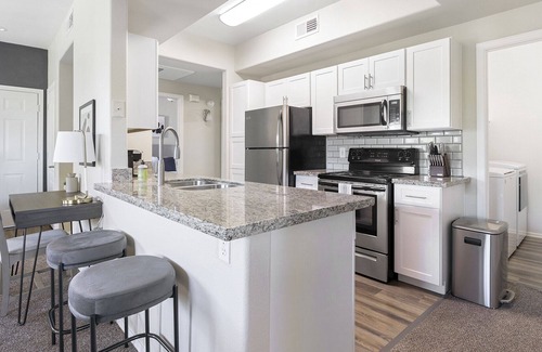 Cortaro Apartment | Modern Apartment in Prime Location (ID1172X105)