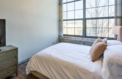 NoDo District Apartment | Modern Apartment in Prime Location (ID8437X65)