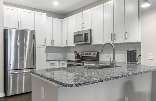 Chapel Hill Apartment | Modern Apartment in Prime Location (ID1286X424)