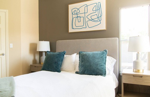 Canada Hills Golf Course Apartment | Modern Apartment in Prime Location (ID2517X08)