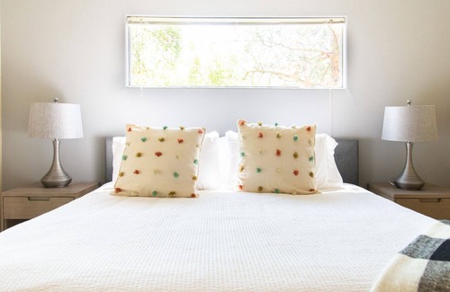 Canada Hills Golf Course Apartment | Modern Apartment in Prime Location (ID2517X08)