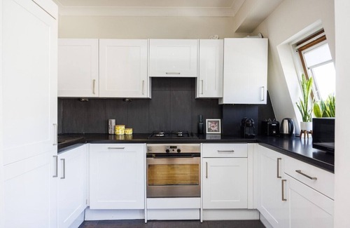 Addison Apartment | Modern Apartment in West London. Great Location: Hammersmith & Kensington.