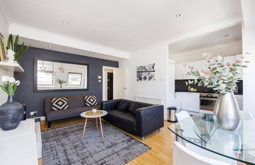 Addison Apartment | Modern Apartment in West London. Great Location: Hammersmith & Kensington.