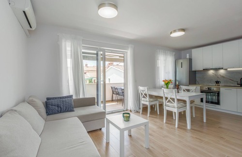 Brulo Apartment | Modern apartment Luka Premium for 4 persons in Porec, only 700 m from the beach
