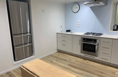 Whangarei Apartment | Modern apartment nestled next to native bush close to hospital and town