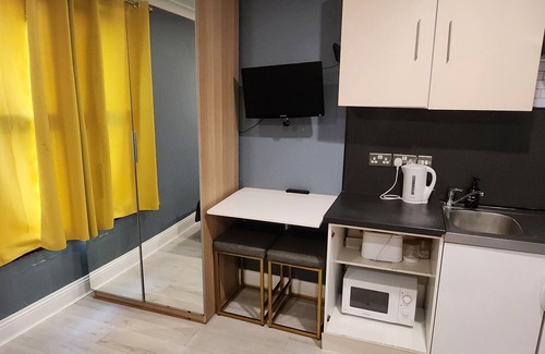 Cathall Apartment | Modern apartment one minute walk from tube station London,near Stratford