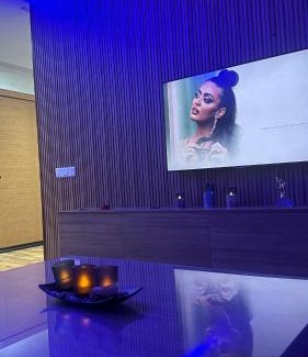 Cite Al Mohammadi Apartment | Modern Apartment Pool Service Airport Shuttle Easy Check-In Cozy Beds 7 Min from Marina