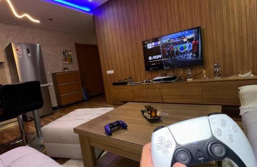 Cite Al Mohammadi Apartment | Modern Apartment Pool Service Airport Shuttle Easy Check-In Cozy Beds 7 Min from Marina