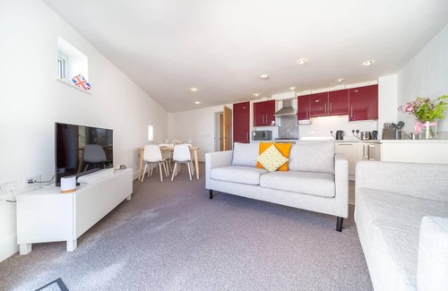 Lusty Glaze Apartment | Modern Apartment, Sea Views, Private Parking