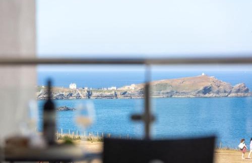 Lusty Glaze Apartment | Modern Apartment Sea Views Private Parking