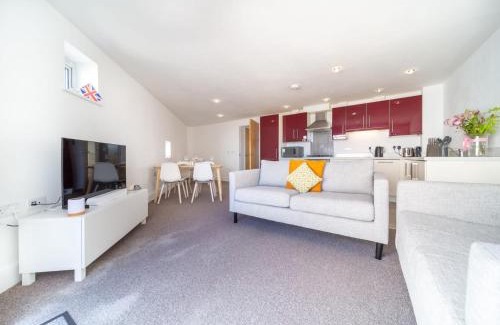 Lusty Glaze Apartment | Modern Apartment Sea Views Private Parking