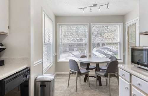 Winston - Salem Apartment | Modern Apartment in Prime Location (ID9206X15)