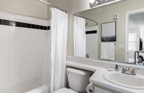 Winston - Salem Apartment | Modern Apartment in Prime Location (ID9206X15)