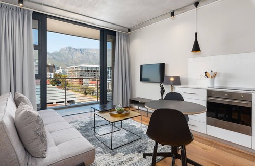 Cape Town City Centre Apartment | Modern Apartment - Wifi - Netflix - Parking