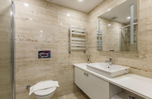Kadikoy Apartment | Modern Apartment with Great City View in Kadikoy