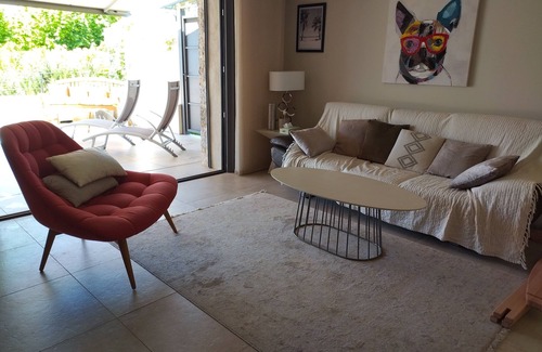 Gairaut Apartment | Modern apartment with large terrace