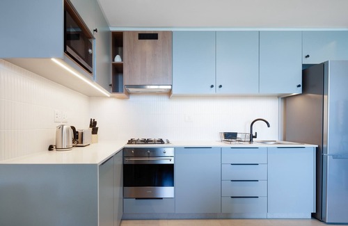 Umhlanga Ridge Apartment | Modern Apartment with Sea Views , Sauna , Pool