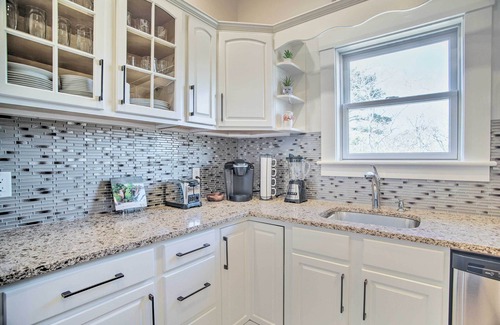 Lagoon Heights Apartment | Modern Apt Near Martha's Vineyard Beaches!