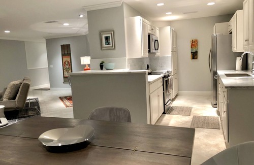 Clarksville Condo | Modern Austin retreat in quiet downtown neighborhood near UT with Capitol views