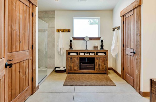 Jacksonville House | Modern Barn on Applegate River, Walk to Vineyard!