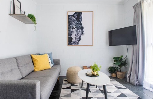 Cannonvale Apartment | Modern Beach Front Apartment