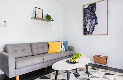 Cannonvale Apartment | Modern Beach Front Apartment