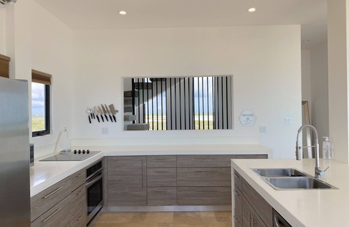 Juba Sound House | Modern Beachfront 2bd-2.5th with rooftop terrace and private pool!