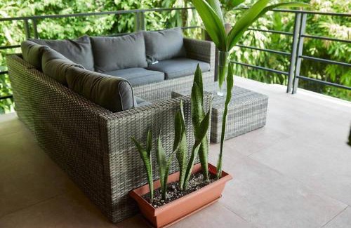 Puerto Viejo de Talamanca Apartment | Modern Beachfront Apartment with Balcony