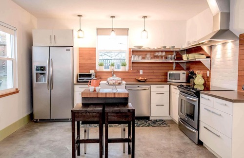 Alberta House | Modern & Beautiful, Incredible Location in Alberta Arts District, Pets welcome!