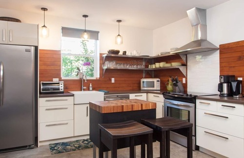 Alberta House | Modern & Beautiful, Incredible Location in Alberta Arts District, Pets welcome!