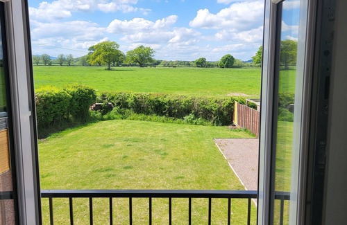 Hartpury Bed & Breakfast | Modern Bed and Breakfast located in the idyllic Hartpury countryside