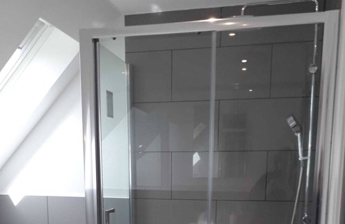 Hartpury Bed & Breakfast | Modern Bed and Breakfast located in the idyllic Hartpury countryside