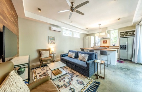 Brentwood House | Modern Boho Guesthouse, Close to Best Austin Spots