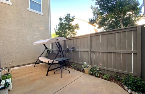 Highland Reserve House | Modern, Bright Home with Spacious Master Suite