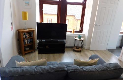 Shawlands Apartment | Modern bright studio apartment in south Glasgow